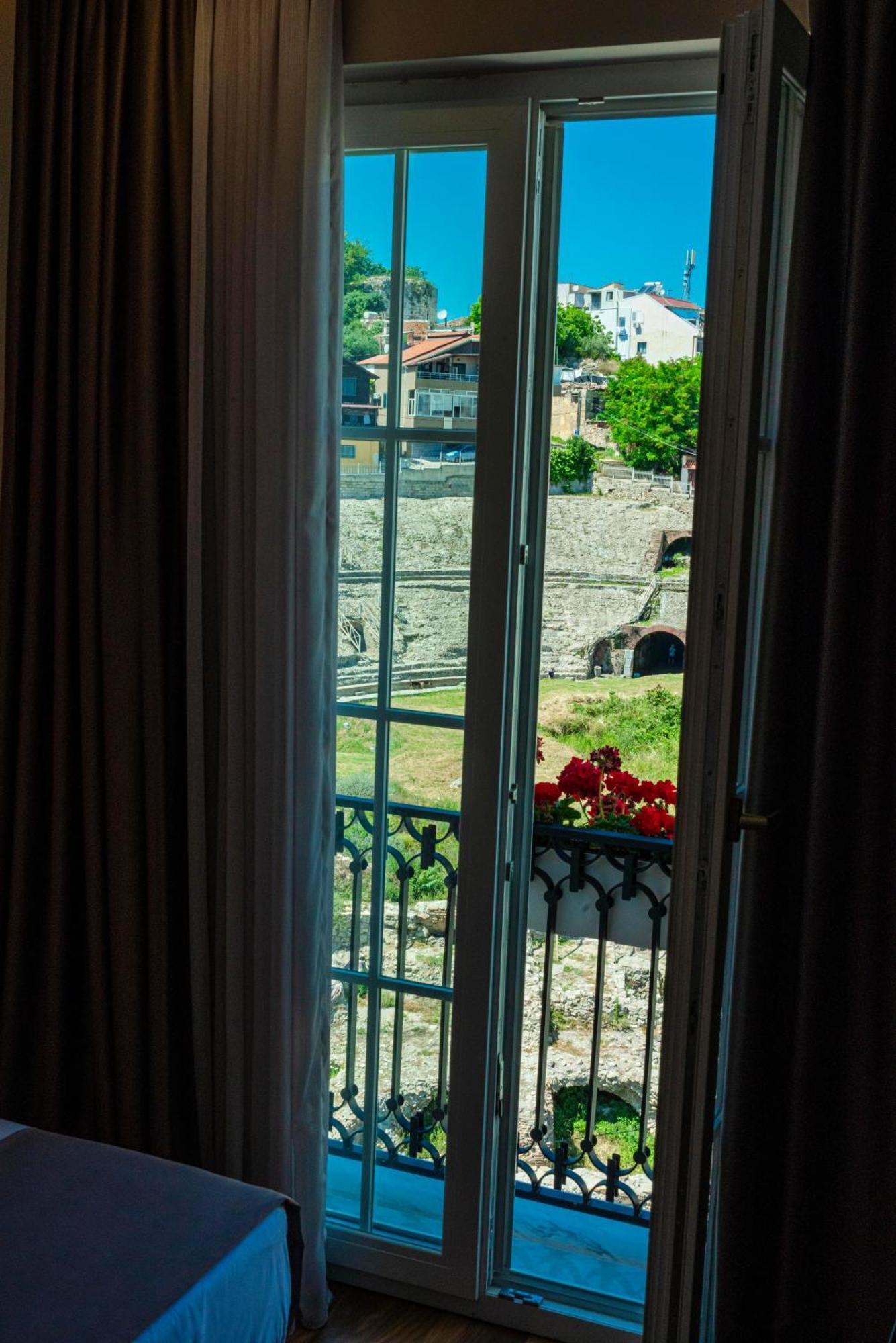Art Gallery Boutique Hotel Дуррес Экстерьер фото