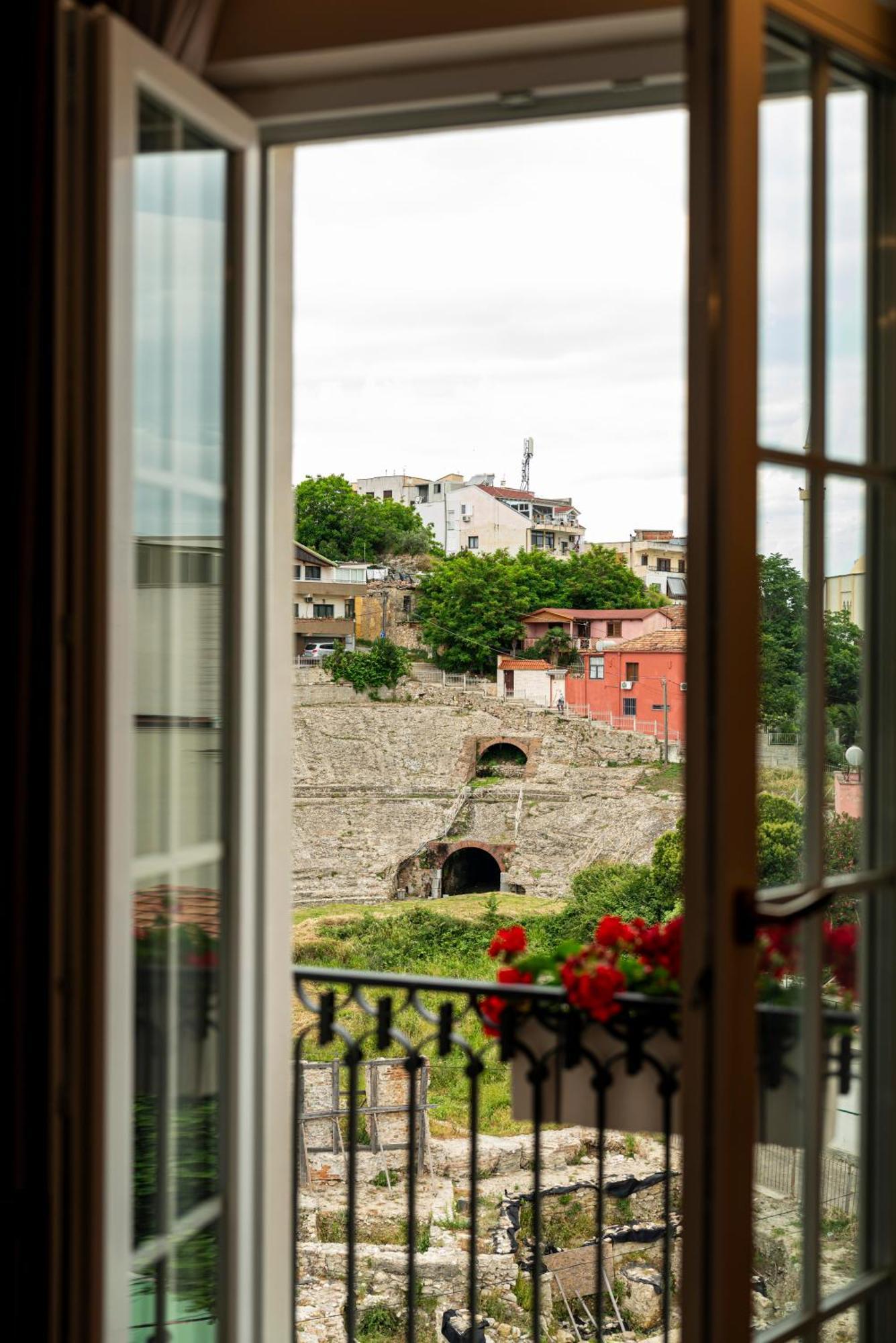 Art Gallery Boutique Hotel Дуррес Экстерьер фото